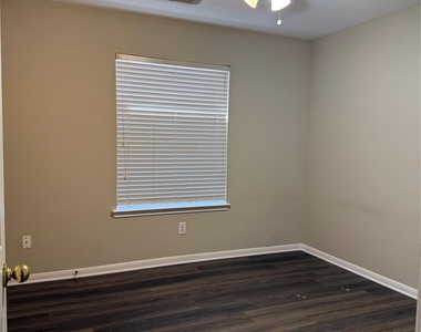 7111 Favian Court - Photo Thumbnail 7
