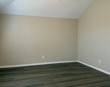 7111 Favian Court - Photo Thumbnail 5