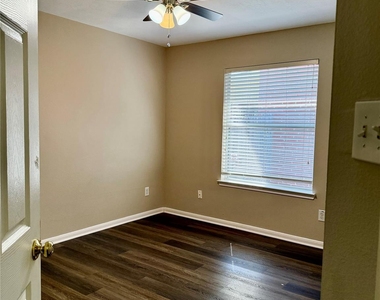 7111 Favian Court - Photo Thumbnail 6