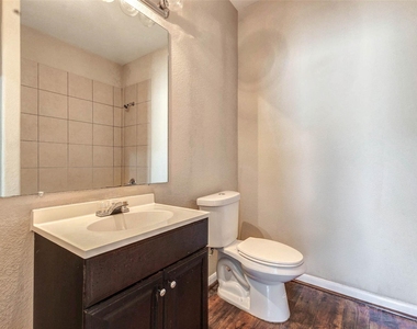 8622 Torcello Street - Photo Thumbnail 7