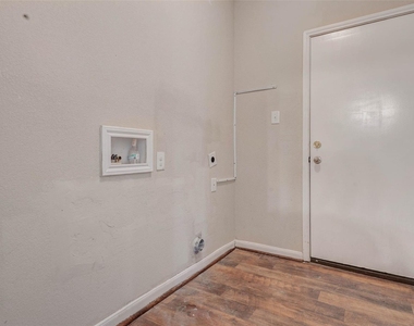 8622 Torcello Street - Photo Thumbnail 11