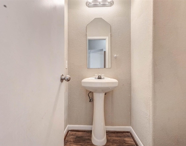 8622 Torcello Street - Photo Thumbnail 10