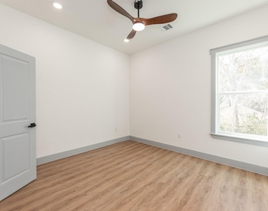 704 S 1st Street - Photo Thumbnail 9