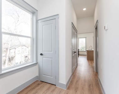 704 S 1st Street - Photo Thumbnail 11