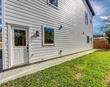 704 S 1st Street - Photo Thumbnail 17