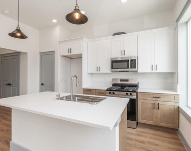704 S 1st Street - Photo Thumbnail 3