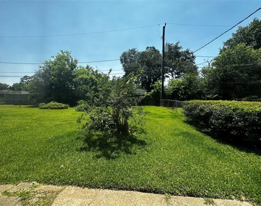 5210 Stuyvesant Lane - Photo Thumbnail 8
