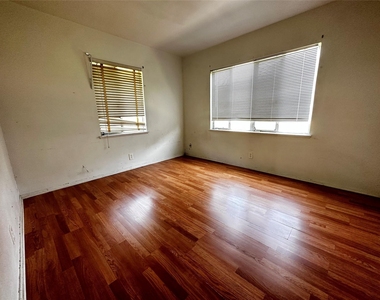 5210 Stuyvesant Lane - Photo Thumbnail 13