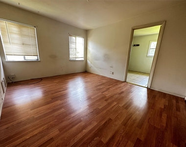 5210 Stuyvesant Lane - Photo Thumbnail 16
