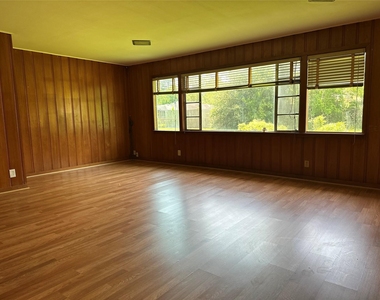 5210 Stuyvesant Lane - Photo Thumbnail 3