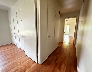 5210 Stuyvesant Lane - Photo Thumbnail 12