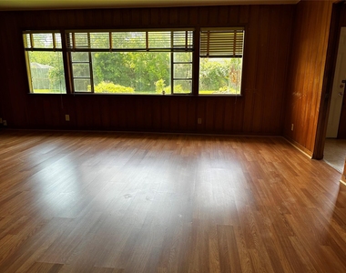 5210 Stuyvesant Lane - Photo Thumbnail 7