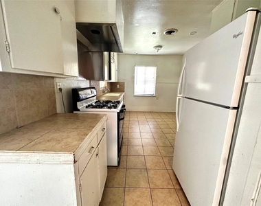 5210 Stuyvesant Lane - Photo Thumbnail 4
