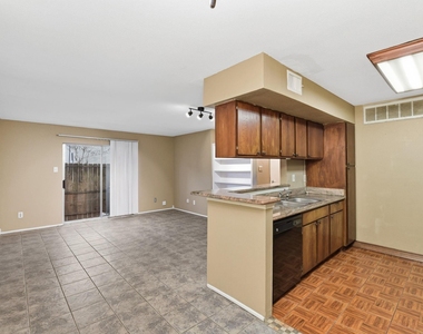 12905 Woodforest Boulevard - Photo Thumbnail 12