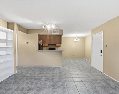 12905 Woodforest Boulevard - Photo Thumbnail 10