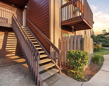 12905 Woodforest Boulevard - Photo Thumbnail 3