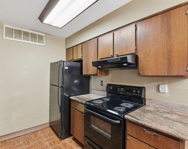 12905 Woodforest Boulevard - Photo Thumbnail 14