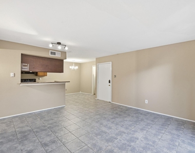 12905 Woodforest Boulevard - Photo Thumbnail 6