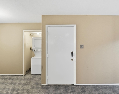 12905 Woodforest Boulevard - Photo Thumbnail 8