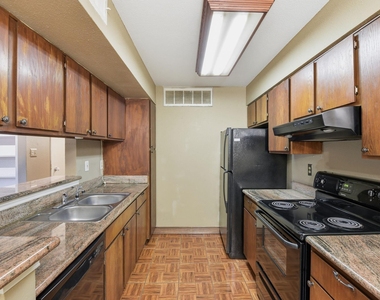 12905 Woodforest Boulevard - Photo Thumbnail 13