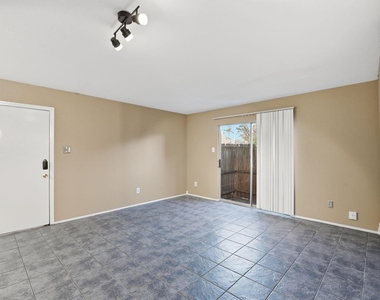 12905 Woodforest Boulevard - Photo Thumbnail 7