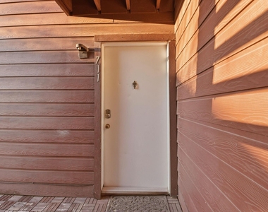 12905 Woodforest Boulevard - Photo Thumbnail 4