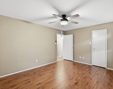 12905 Woodforest Boulevard - Photo Thumbnail 19