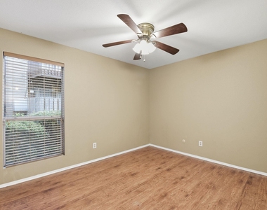 12905 Woodforest Boulevard - Photo Thumbnail 18
