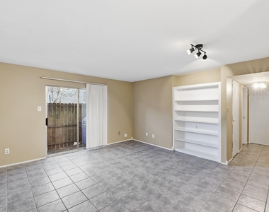 12905 Woodforest Boulevard - Photo Thumbnail 5