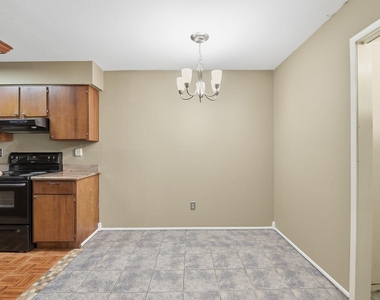 12905 Woodforest Boulevard - Photo Thumbnail 11