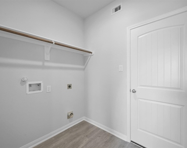 2140 Cedar Bend Drive - Photo Thumbnail 14