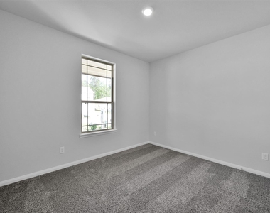 2140 Cedar Bend Drive - Photo Thumbnail 11
