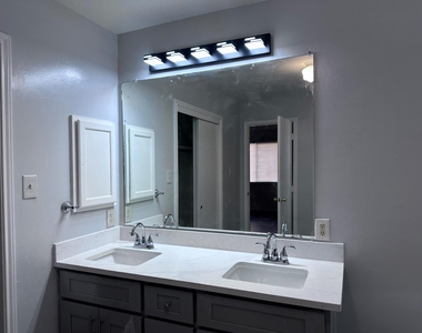 15522 Baxter Avenue - Photo Thumbnail 13