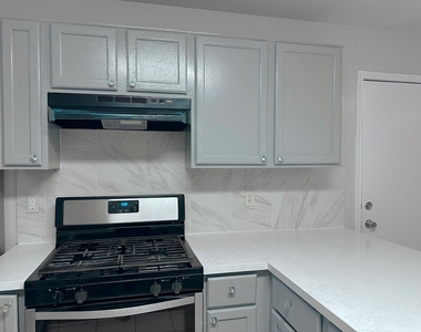 15522 Baxter Avenue - Photo Thumbnail 7