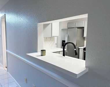 15522 Baxter Avenue - Photo Thumbnail 6