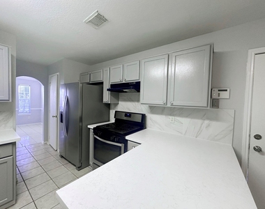 15522 Baxter Avenue - Photo Thumbnail 3