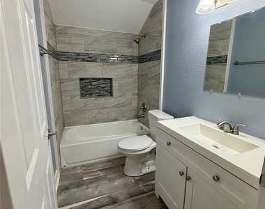 2322 Central Street - Photo Thumbnail 9
