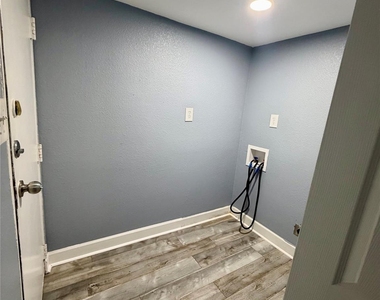 2322 Central Street - Photo Thumbnail 14