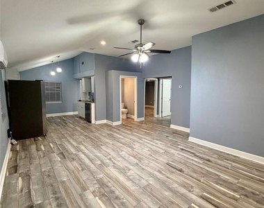 2322 Central Street - Photo Thumbnail 5