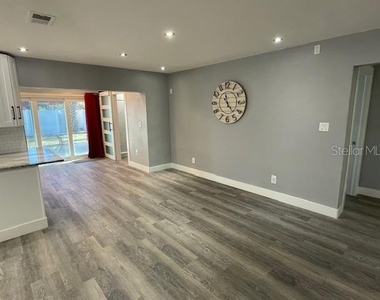 2950 Pallanza Drive S - Photo Thumbnail 10