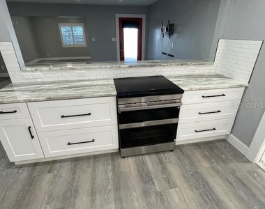 2950 Pallanza Drive S - Photo Thumbnail 9