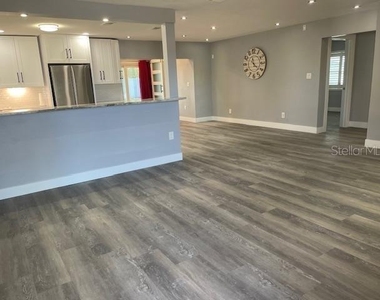 2950 Pallanza Drive S - Photo Thumbnail 3
