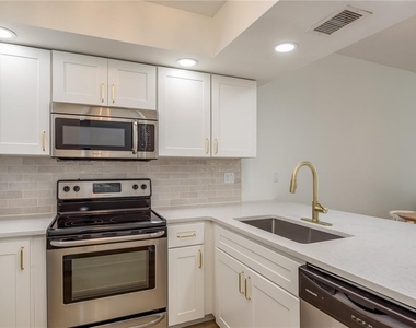 320 Island Way - Photo Thumbnail 26
