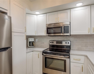 320 Island Way - Photo Thumbnail 27