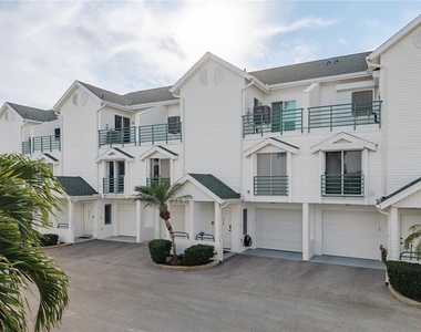 320 Island Way - Photo Thumbnail 12