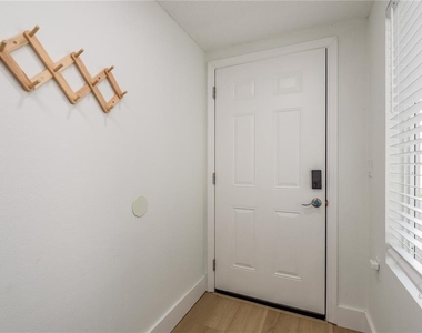 320 Island Way - Photo Thumbnail 17