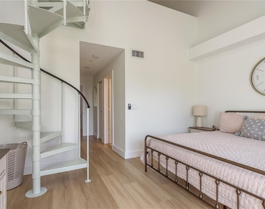320 Island Way - Photo Thumbnail 36