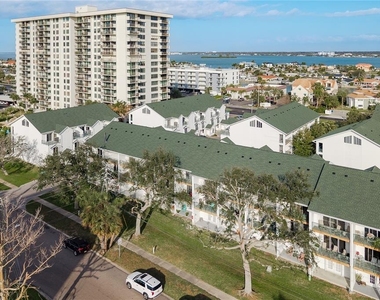 320 Island Way - Photo Thumbnail 6