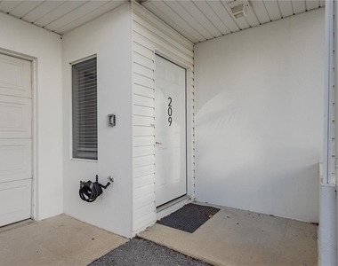 320 Island Way - Photo Thumbnail 16