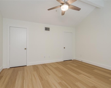 320 Island Way - Photo Thumbnail 38